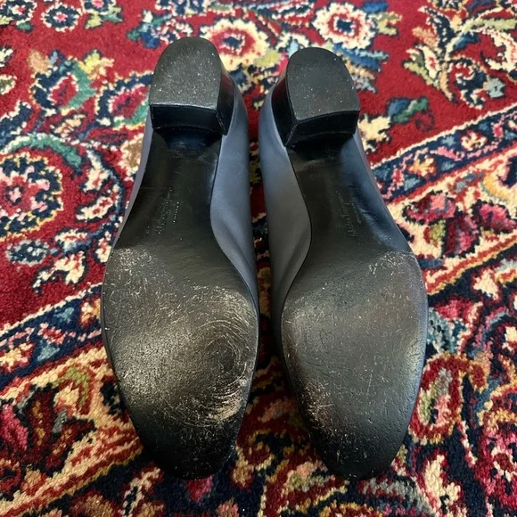 Salvatore Ferragamo Navy Leather Pump with Bow - Picture 3 of 5